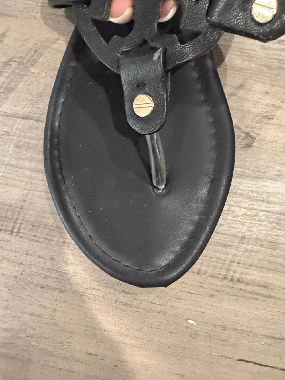 Tory Burch Black Leather Logo Thong Sandals with Gold Studs - Picture 5 of 6